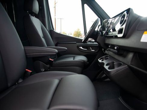 New 2025 Mercedes-Benz Sprinter 2500 image 14