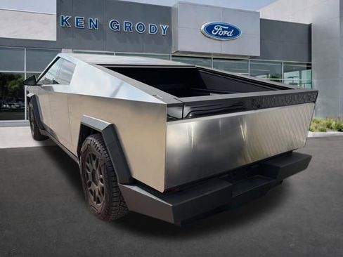 Used 2025 Tesla Cybertruck AWD Crew Cab image 3