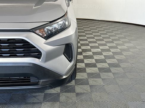 Used 2022 Toyota RAV4 LE FWD image 9