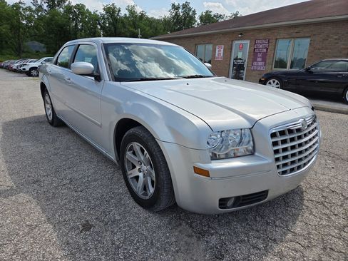 Used 2007 Chrysler 300 Touring w/ Comfort/Convenience Group RWD image 3