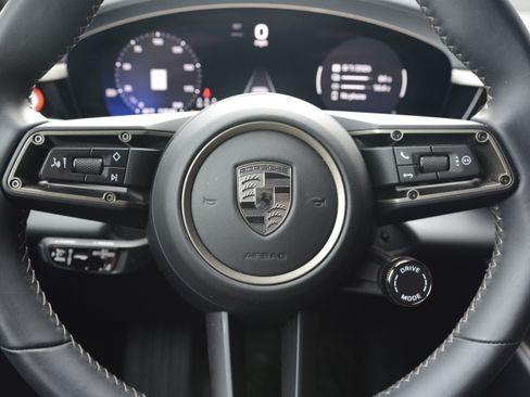 Certified 2025 Porsche Macan Turbo Electric AWD/4WD image 16