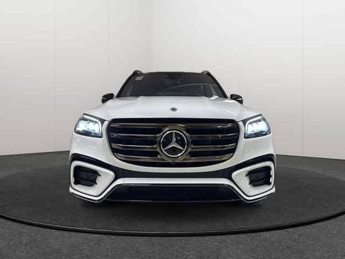 Used 2024 Mercedes-Benz GLS 580 4MATIC image 2