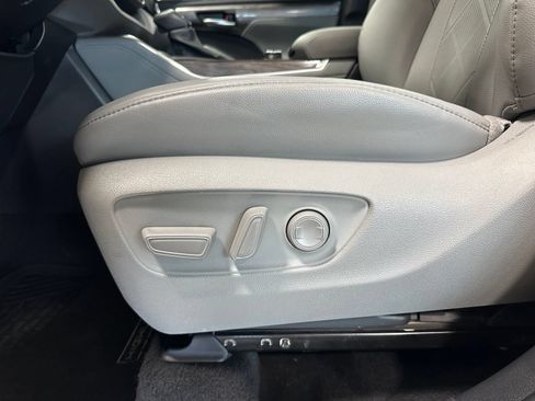 Used 2024 Toyota Highlander Platinum AWD/4WD image 13