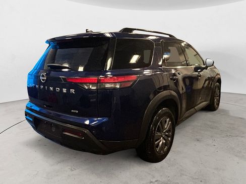 Used 2025 Nissan Pathfinder SV image 6
