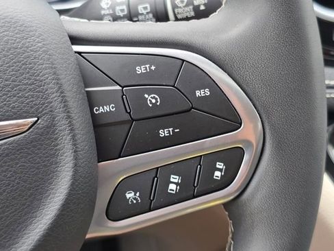 Used 2023 Chrysler Pacifica Limited FWD image 19