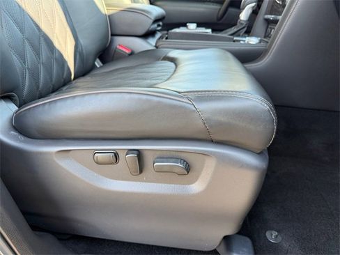 Used 2024 Nissan Armada Platinum image 17