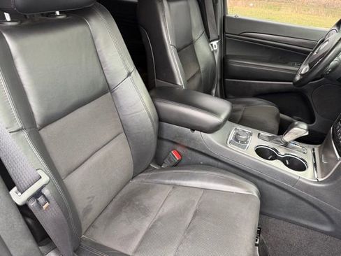 Used 2022 Jeep Grand Cherokee Laredo X image 11