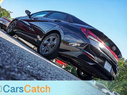 Used 2022 Hyundai Elantra SEL w/ Convenience Package FWD image 5