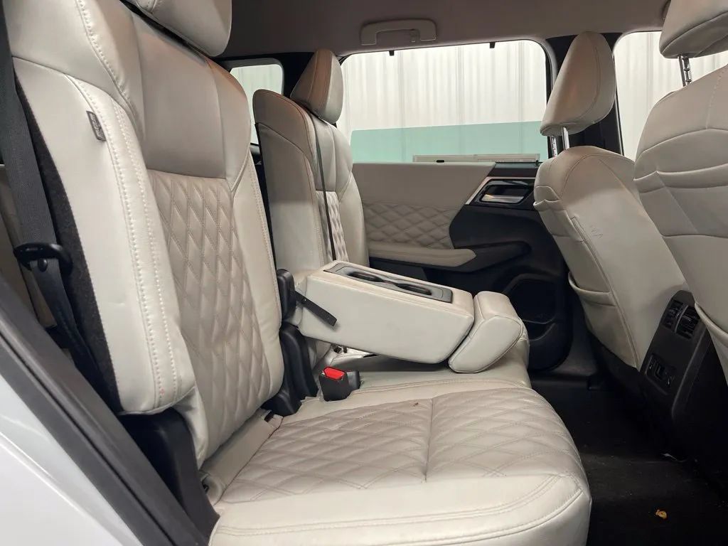 Used 2023 Mitsubishi Outlander SEL AWD/4WD image 17