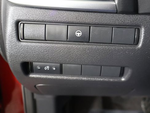 Used 2023 Nissan Rogue SV image 30