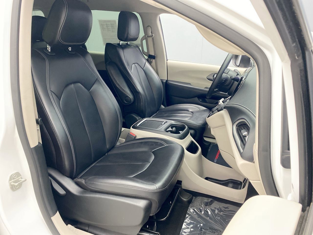 Used 2023 Chrysler Pacifica Touring-L FWD image 22