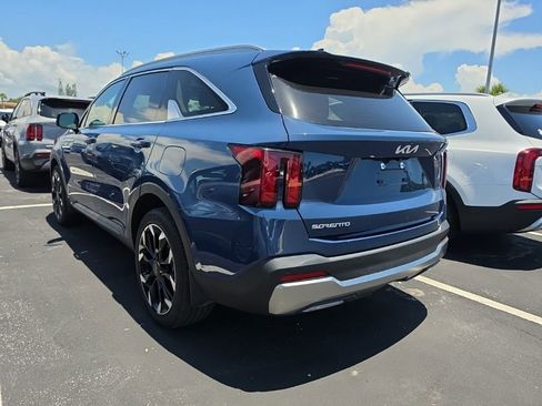 Certified 2025 Kia Sorento EX w/ Panoramic Sunroof Package FWD image 13
