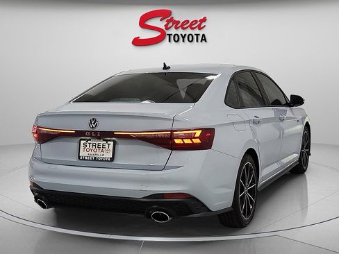 Used 2025 Volkswagen Jetta GLI Autobahn image 5