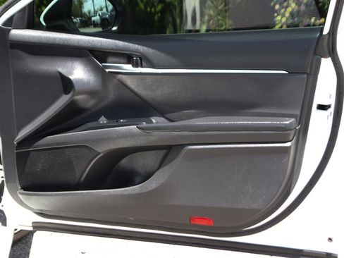 Used 2020 Toyota Camry SE FWD image 37