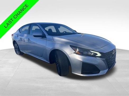 Used 2023 Nissan Altima 2.5 SV image 8