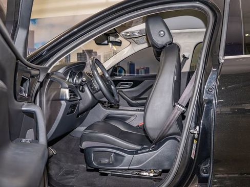 Used 2019 Jaguar F-PACE Premium AWD/4WD image 20