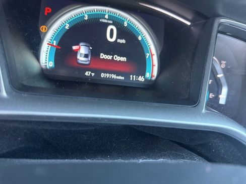 Used 2018 Honda Civic EX image 5