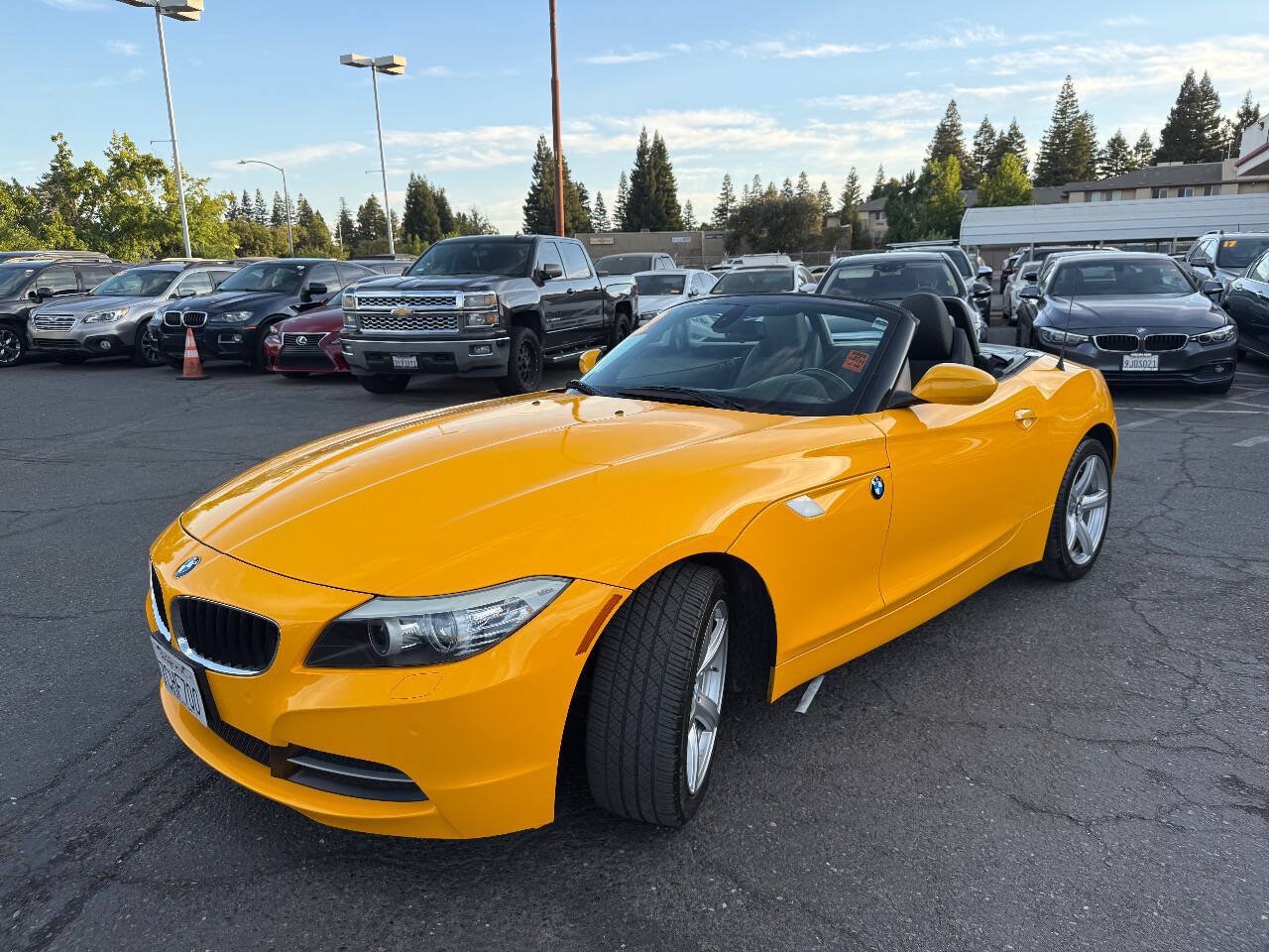 Used 2012 BMW Z4 sDrive28i w/ Exclusive Citrus Yellow Pkg RWD image 3
