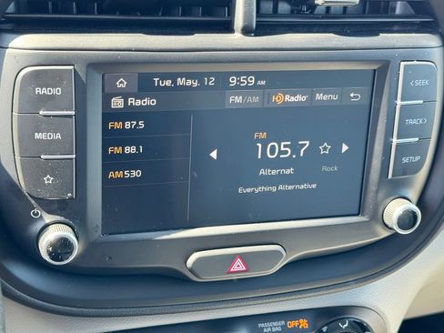 Used 2025 Kia Soul LX w/ LX Technology Package FWD image 21