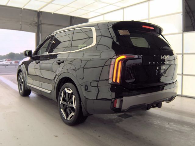 Used 2025 Kia Telluride EX X-Line AWD/4WD image 4