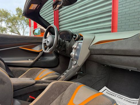 Used 2022 McLaren 720S Performance RWD image 33