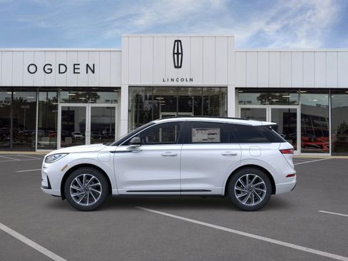 New 2026 Lincoln Corsair Grand Touring image 3