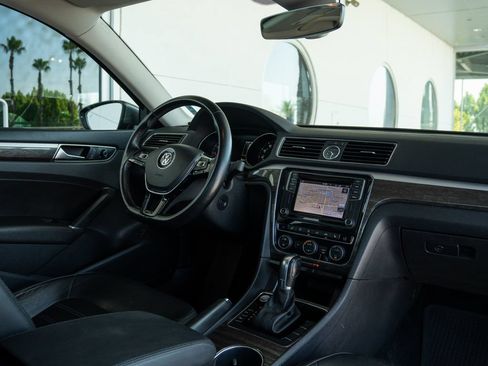 Used 2016 Volkswagen Passat 3.6 SEL Premium FWD image 26