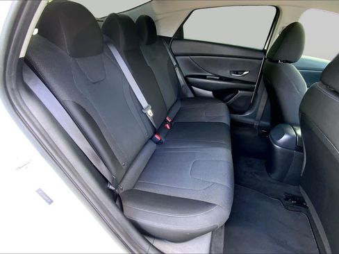 Used 2021 Hyundai Elantra SE FWD image 20