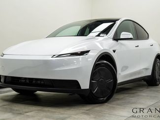 Used 2026 Tesla Model Y 2WD video 1