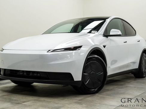 Used 2026 Tesla Model Y 2WD image 1