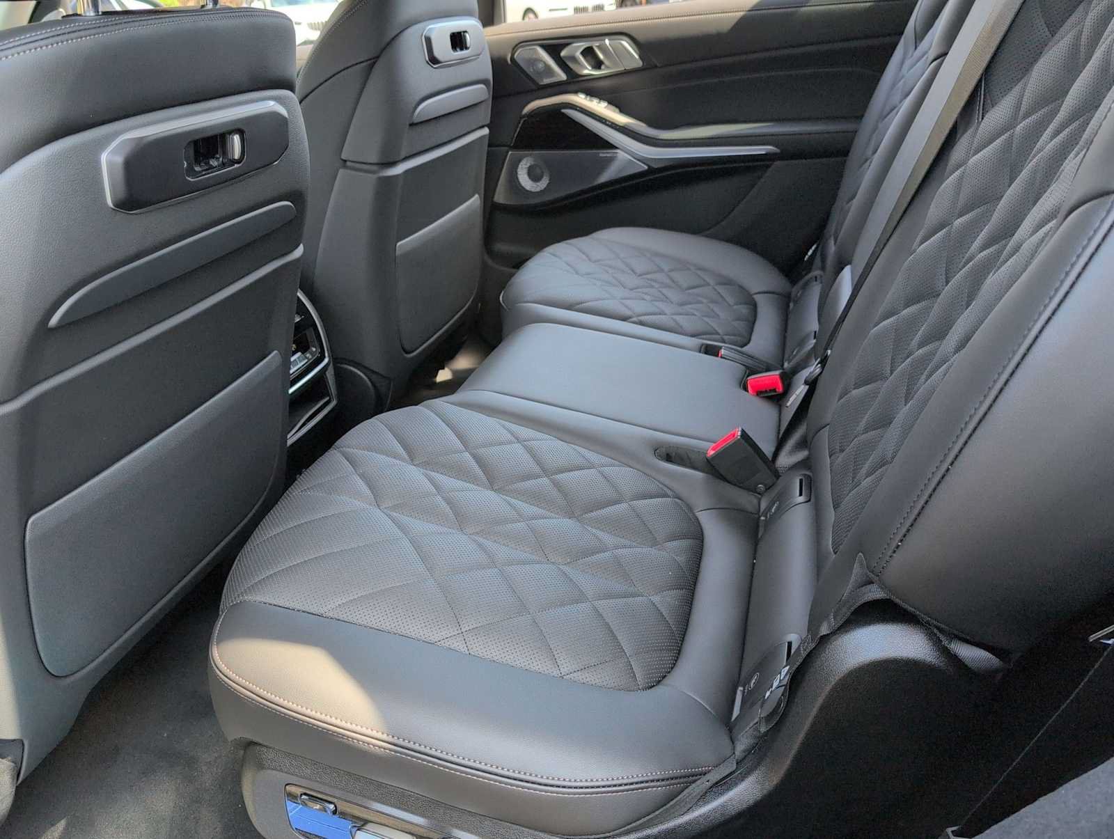 Used 2026 BMW X7 xDrive40i w/ Premium Package AWD/4WD image 19