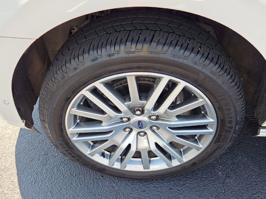 Used 2024 Ford Expedition Platinum AWD/4WD image 3