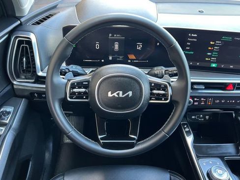 Used 2025 Kia Sorento EX AWD/4WD image 16