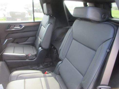 New 2026 GMC Yukon Denali w/ Sun & Power Step Package AWD/4WD image 12