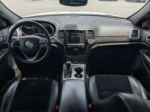 Used 2018 Jeep Grand Cherokee Laredo AWD/4WD image 14