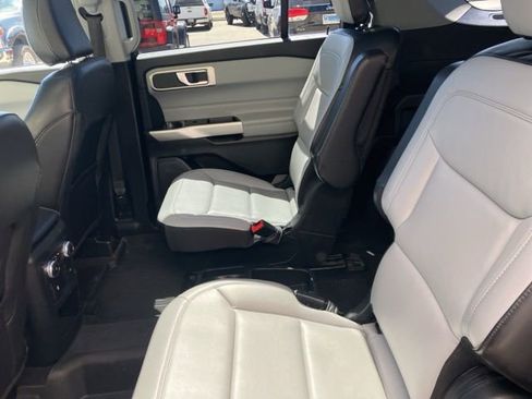 Used 2021 Ford Explorer XLT w/ Equipment Group 202A AWD/4WD image 18