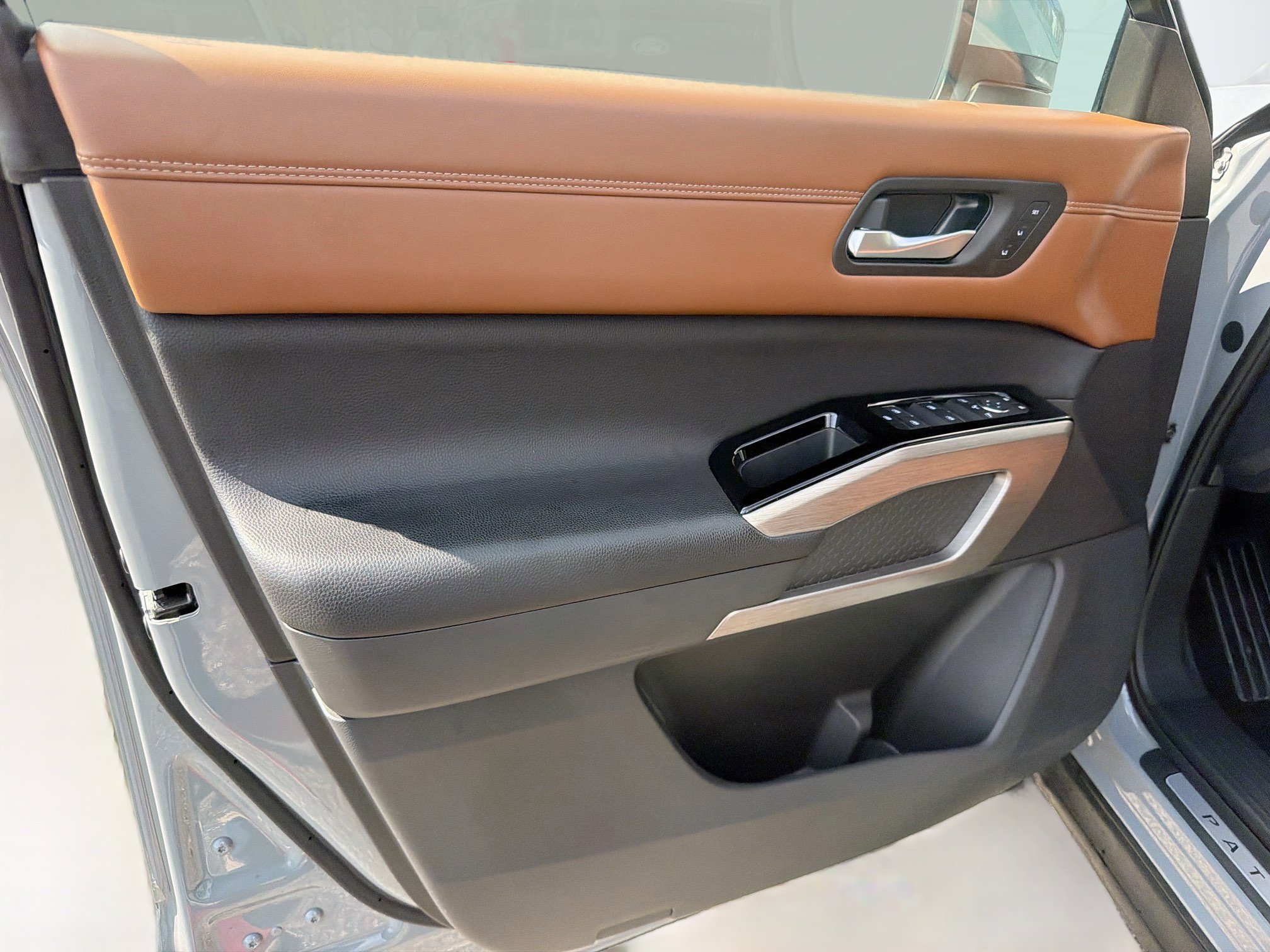 Used 2024 Nissan Pathfinder Platinum FWD image 23