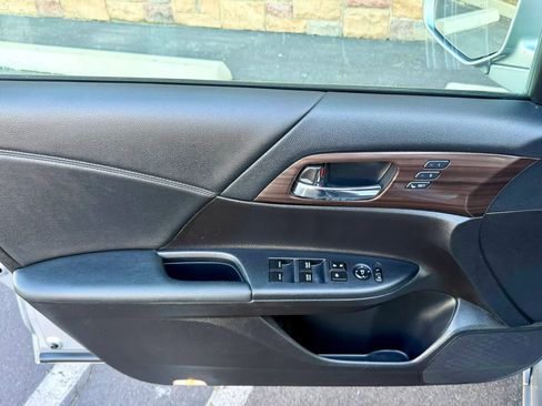 Used 2017 Honda Accord EX-L image 11