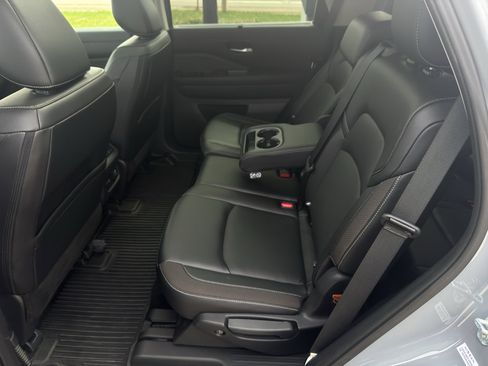 Used 2023 Nissan Pathfinder SL AWD/4WD image 31