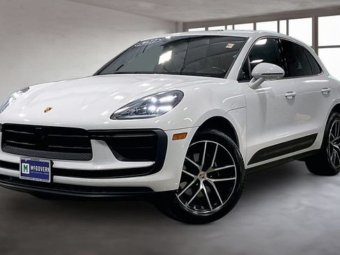 Used 2023 Porsche Macan AWD/4WD image 1
