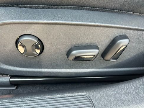 Used 2025 Volkswagen Jetta SE w/ Sunroof Package image 45