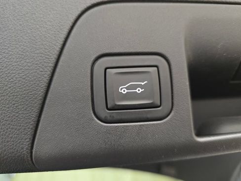Used 2023 Buick Envision Essence AWD/4WD image 32