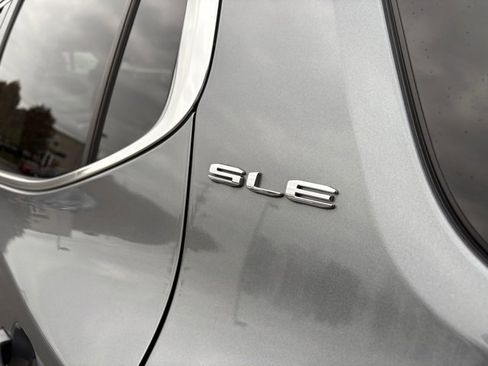 Used 2020 GMC Acadia SLE w/ Driver Convenience Package image 16