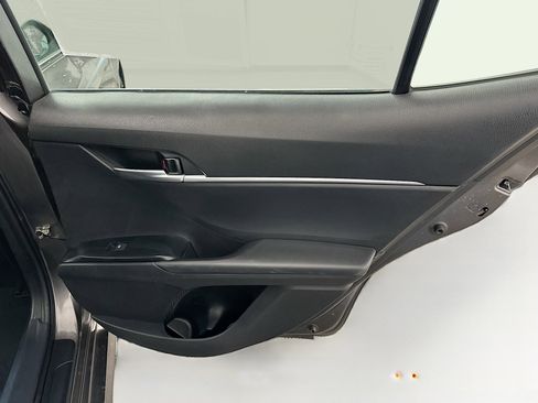 Used 2020 Toyota Camry LE image 31