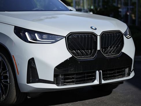 New 2026 BMW X3 xDrive30i w/ Premium Package AWD/4WD image 2