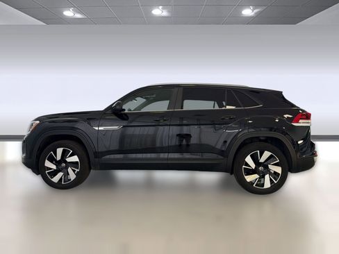 Used 2025 Volkswagen Atlas Cross Sport SE image 2