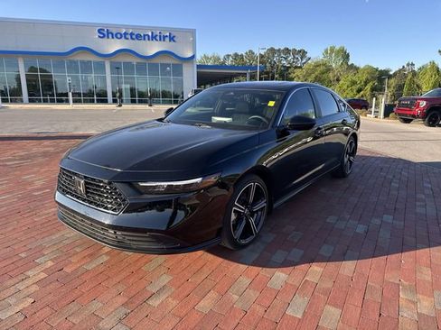 Used 2023 Honda Accord Sport image 1