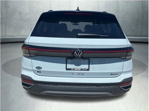 New 2026 Volkswagen Taos SE AWD/4WD image 4