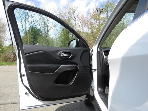 Used 2019 Jeep Cherokee Limited AWD/4WD image 9