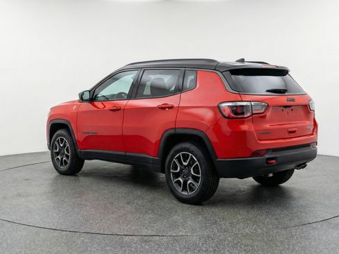 Used 2025 Jeep Compass Trailhawk AWD/4WD image 6